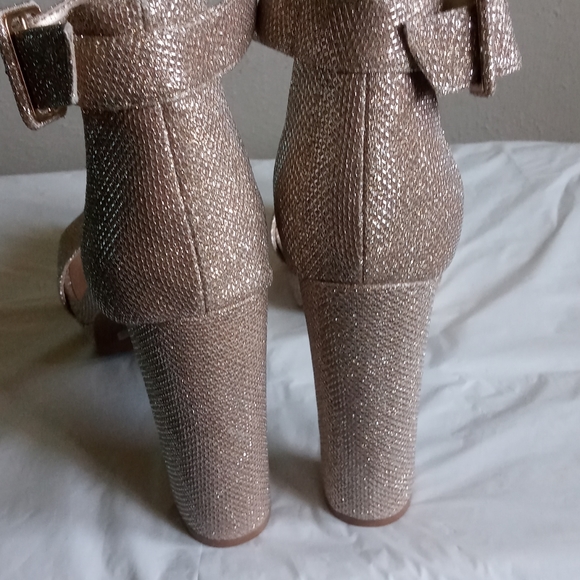 Dream Pairs sandals - Picture 5 of 8